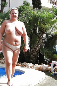 plumper matures and grandmothers at the beach 113